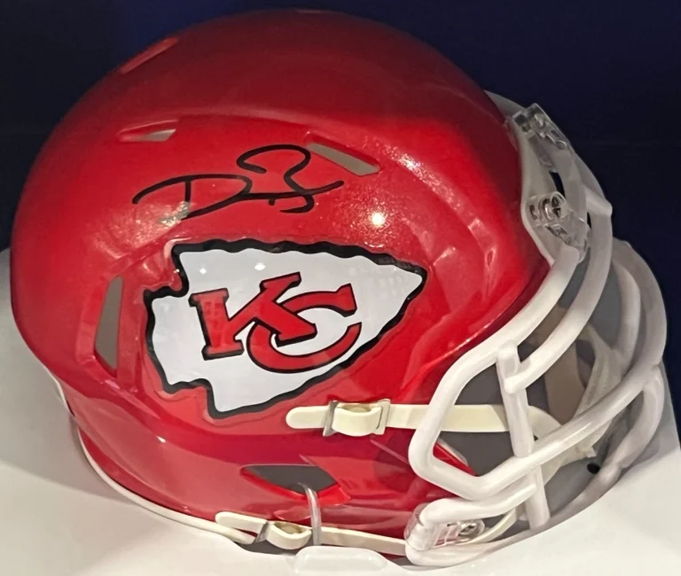 DWAYNE BOWE KANSAS CITY CHIEFS  BECKETT AUTHENTICATED SIGNED SPEED MINI HELMET