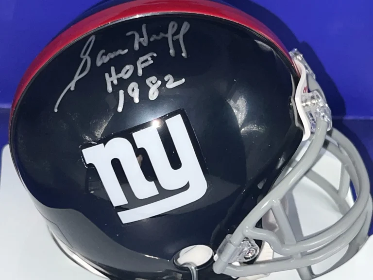 SAM HUFF NEW YORK GIANTS HOF 1982 SIGNED VSR4 MINI HELMET