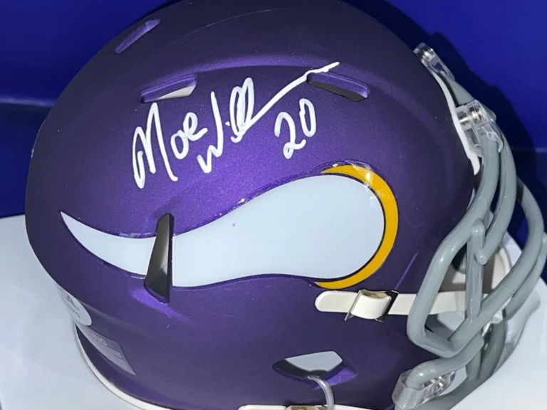MOE WILLIAMS MINNESOTA VIKINGS  BECKETT SIGNED MATT ALT MINI HELMET