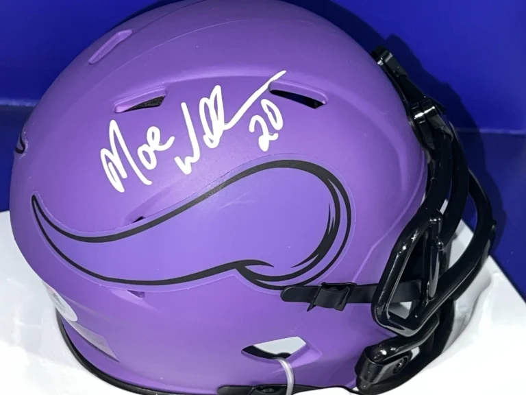 MOE WILLIAMS MINNESOTA VIKINGS  BECKETT SIGNED RAVE MINI HELMET