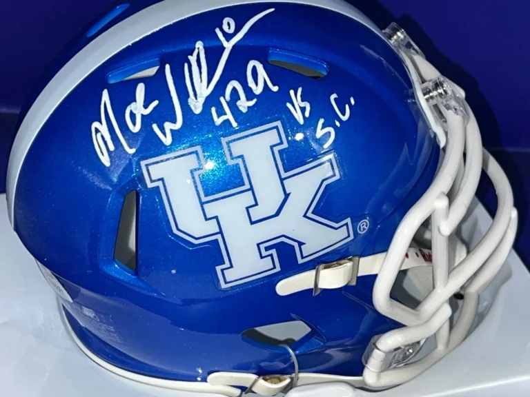 MOE WILLIAMS KENTUCKY WILDCATS 429 VS S.C. BECKETT SIGNED MINI HELMET