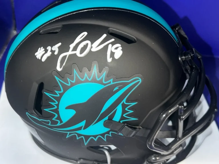 LOUIS OLIVER MIAMI DOLPHINS BECKETT AUTHENTICATED  SIGNED ECLIPSE MINI HELMET
