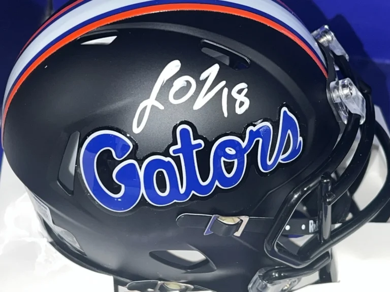 LOUIS OLIVER FLORIDA GATORS BECKETT AUTHENTICATED  SIGNED BLACK ALT MINI HELMET