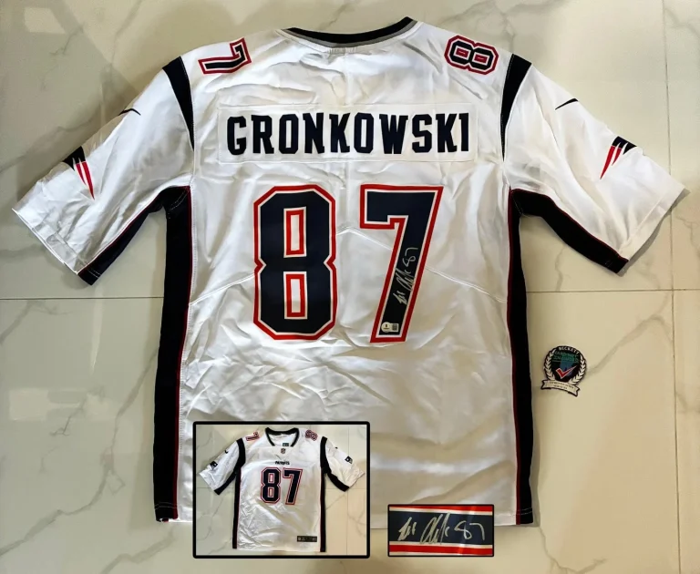 Rob Gronkowski Signed Jersey New England Patriots Beckett BAS 2 COA