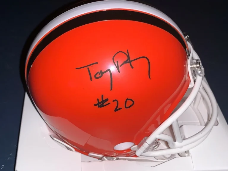 TONY PETERS  CLEVELAND BROWNS  SIGNED RIDDELL  MINI HELMET
