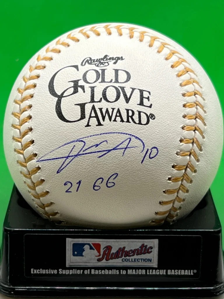YULI GURRIEL HOUSTON ASTROS GOLD GLOVE 2021  SIGNED GOLD GLOVE OML BASEBALL