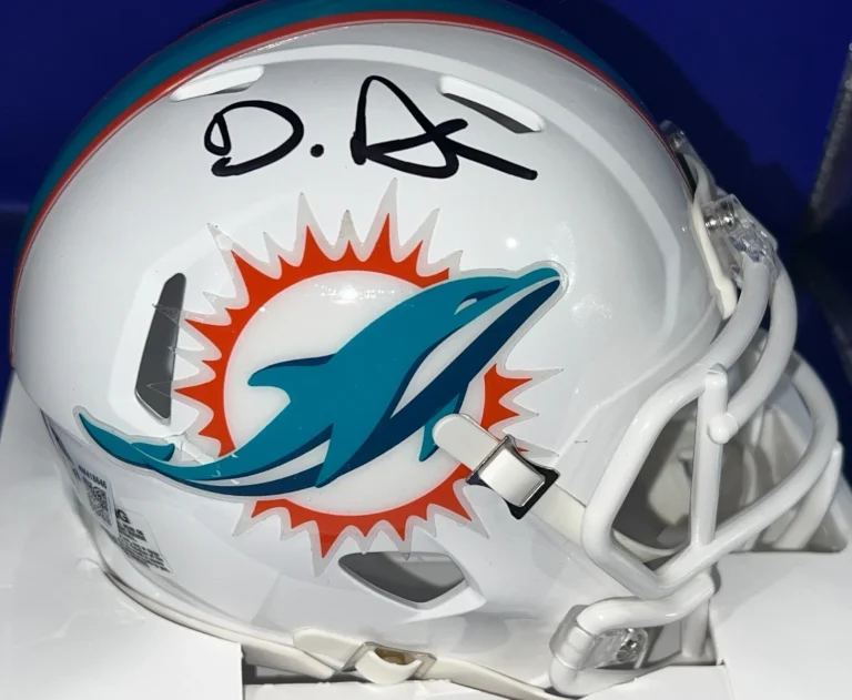 DE'VON ACHANE MIAMI DOLPHINS BECKETT AUTHENTICATED SIGNED MINI HELMET