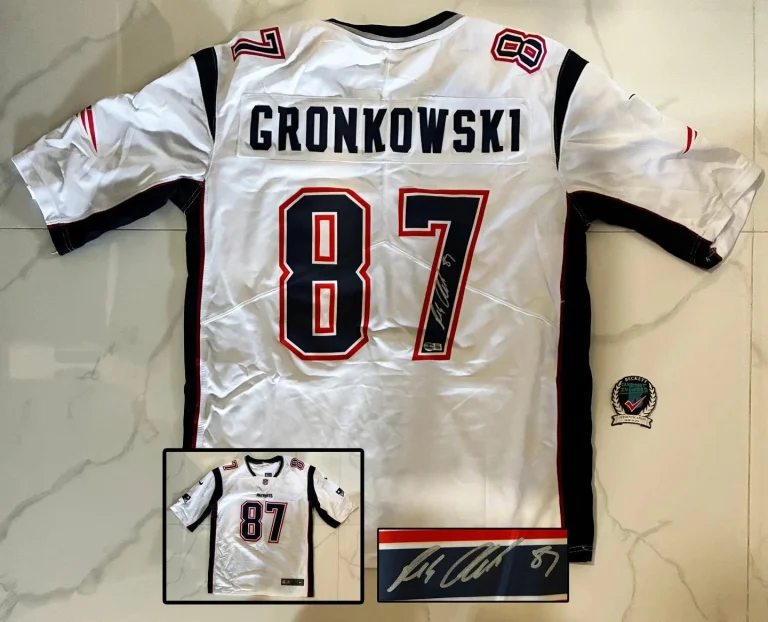 Rob Gronkowski Signed Jersey New England Patriots Beckett BAS COA