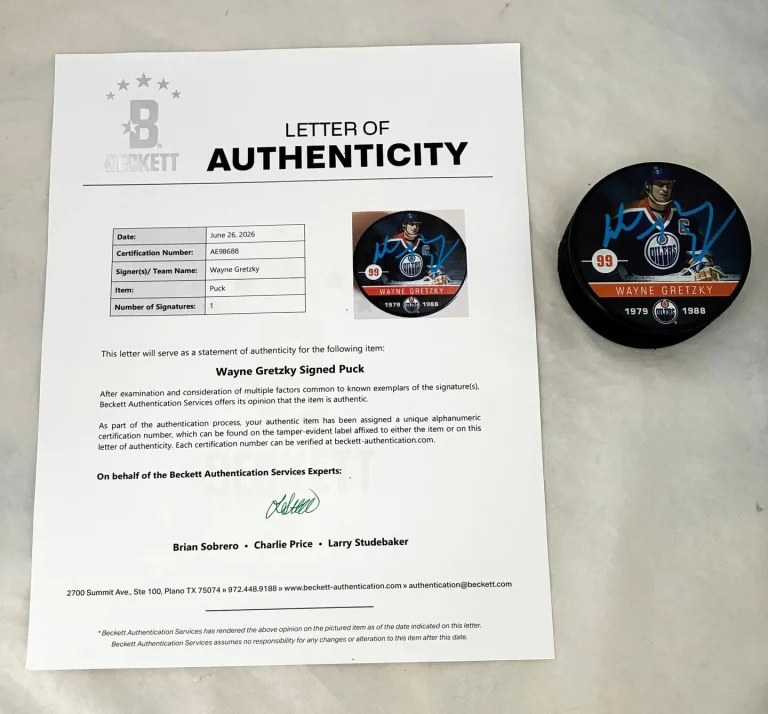 Wayne Gretzky Signed Hockey Puck HOF Career BAS 1 COA