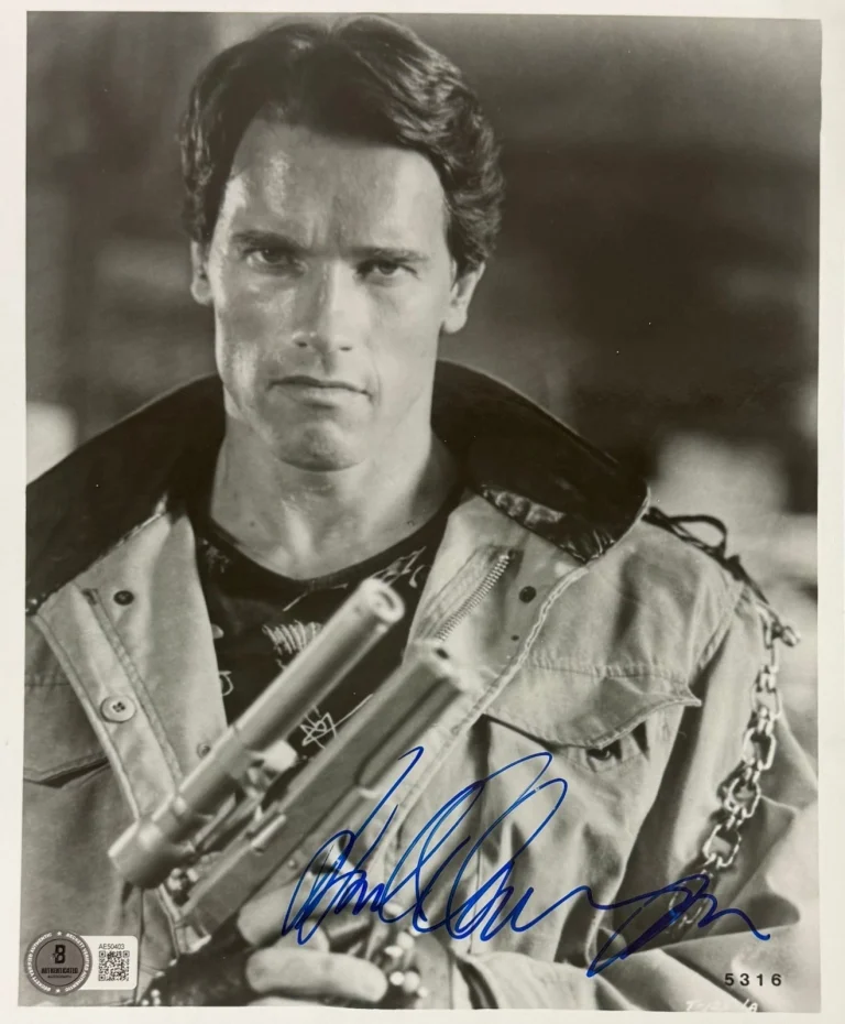 Arnold Schwarzenegger Signed Auto The Terminator B&W 8x10 Photo Beckett BAS