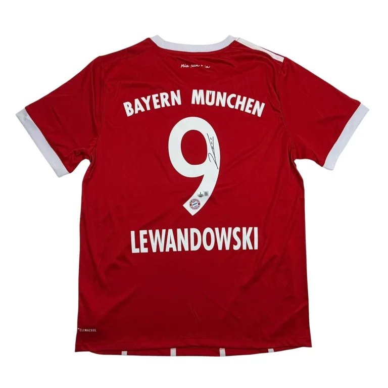 Autographed/Signed Robert Lewandowski Bayern Munich Red Jersey Beckett BAS COA