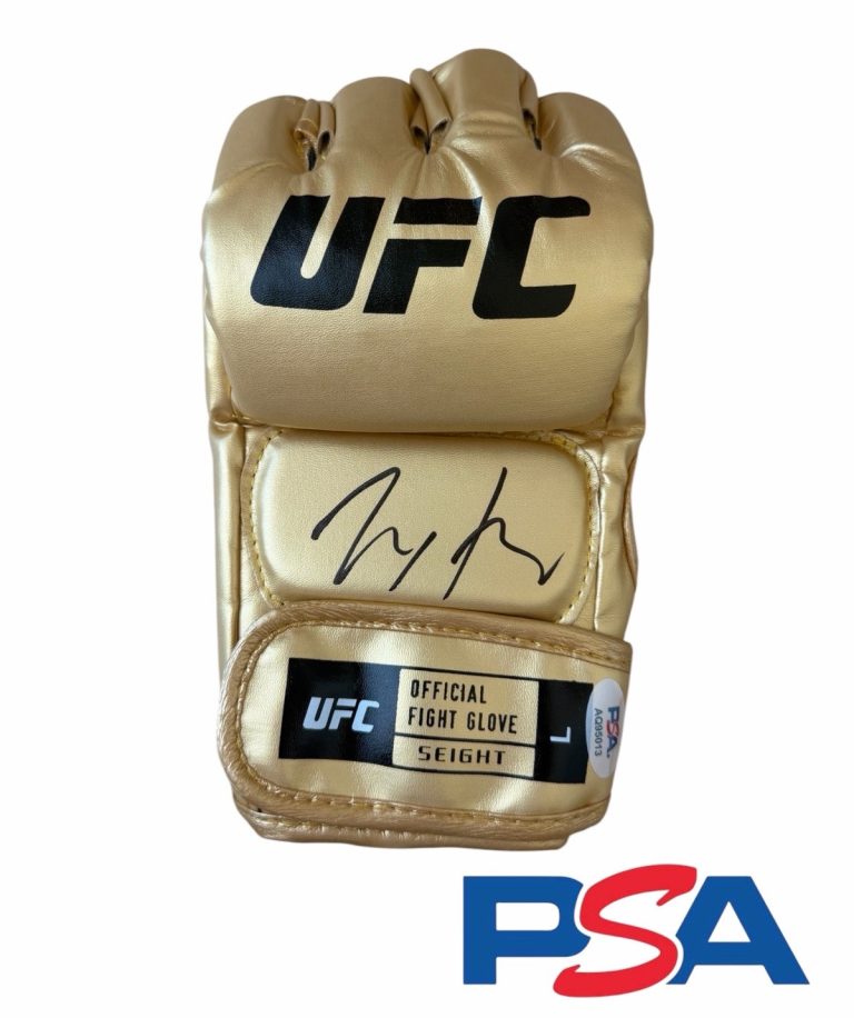 Max Holloway Signed Autograph UFC Gold Fight Glove PSA/DNA AUTO UFC 329 Blessed