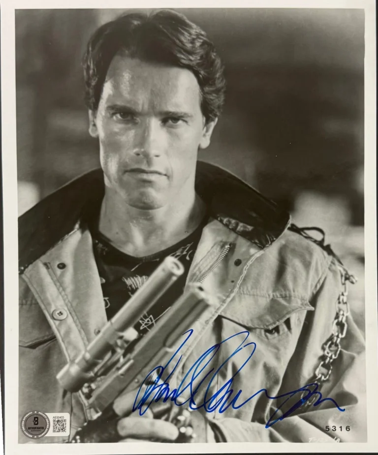 Arnold Schwarzenegger Signed Auto The Terminator B&W 8x10 Photo Beckett BAS