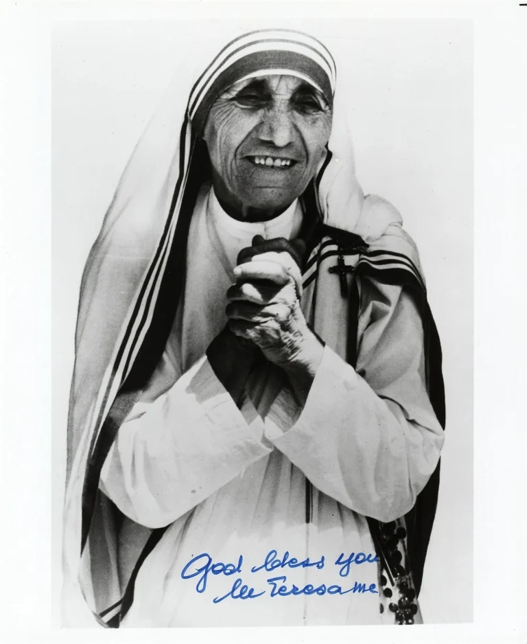 Mother Teresa Signed Auto 8x10 Praying Photo Gem Mint 10 Near Mint GRAD
