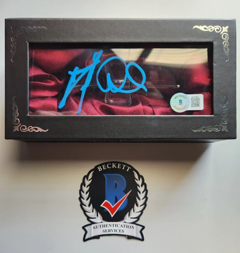 DANIEL RADCLIFFE SIGNED HARRY POTTER GLASSES WIZARDING WORLD BECKETT BAS COA
