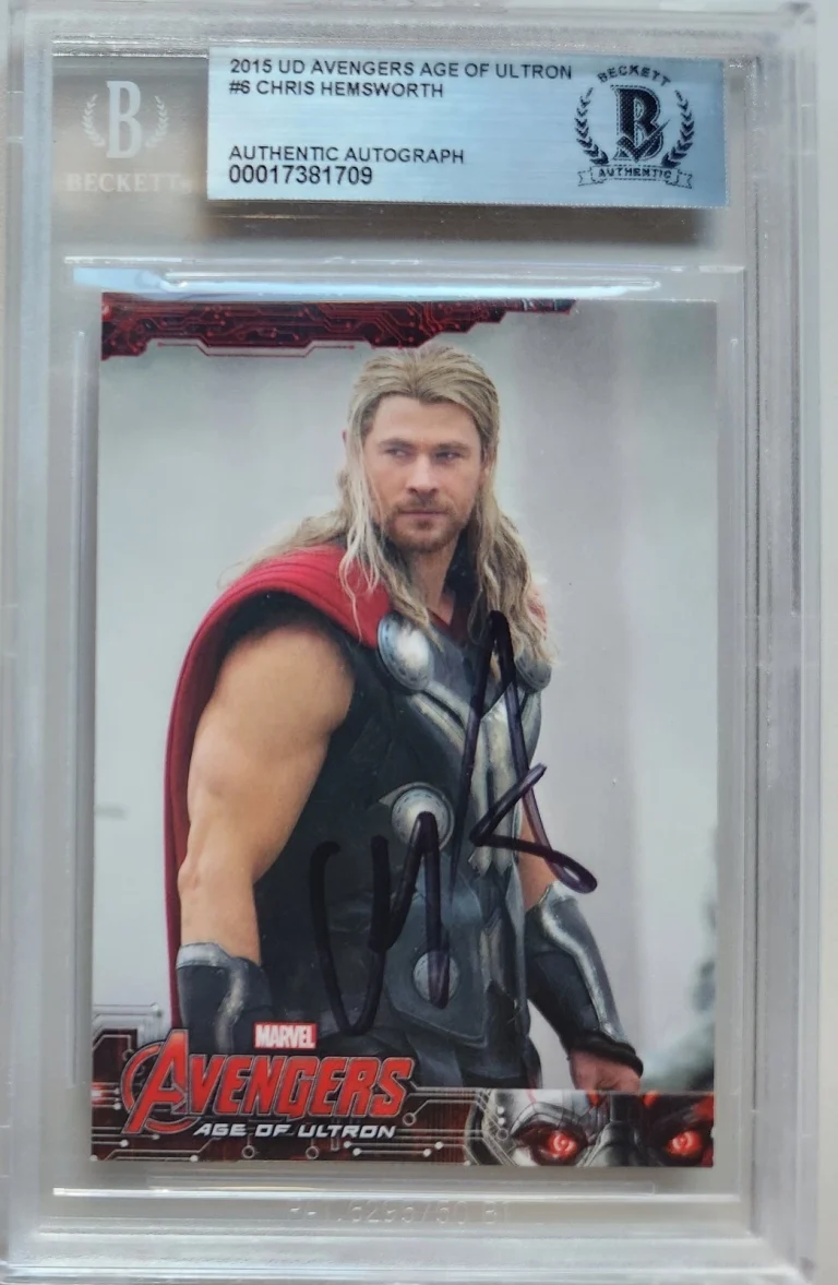 CHRIS HEMSWORTH SIGNED AVENGERS MARVEL AGE OF ULTRON TRADING CARD BECKETT SLAB