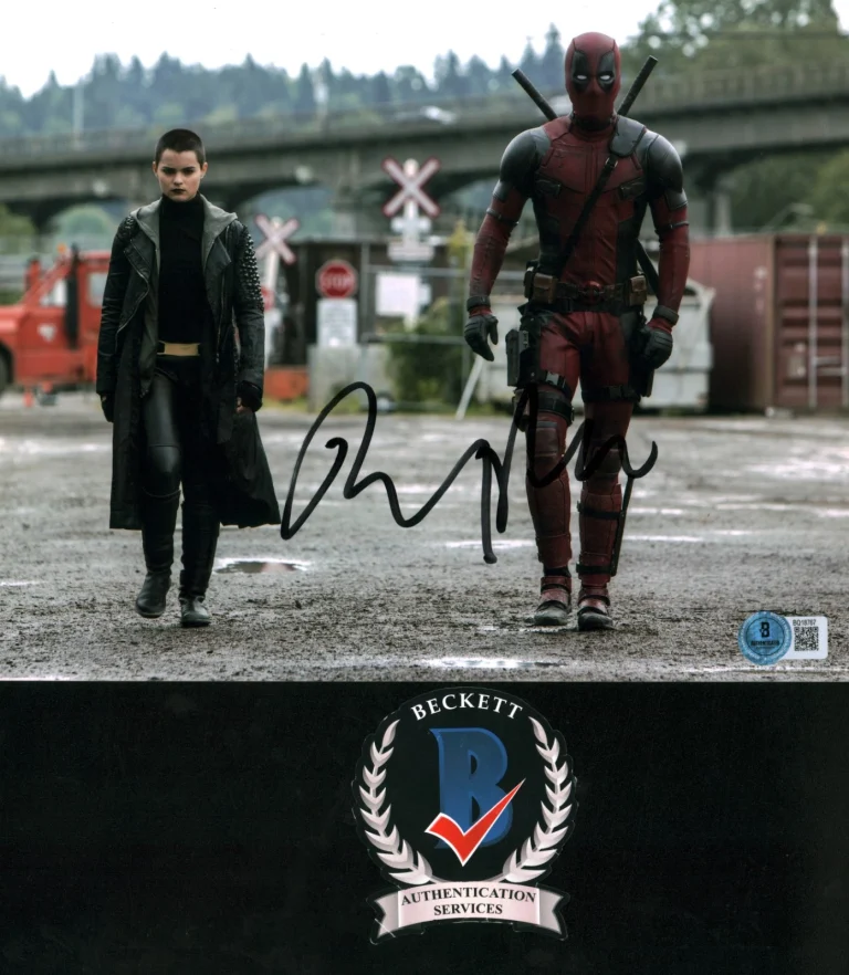 RYAN REYNOLDS SIGNED DEADPOOL WOLVERINE WADE WILSON 8X10 MARVEL PHOTO BAS COA