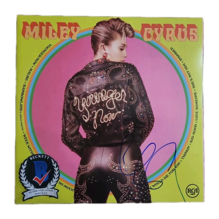 MILEY CYRUS SIGNED YOUNGER NOW VINYL LP BEAUTIFUL SINGER BAS COA