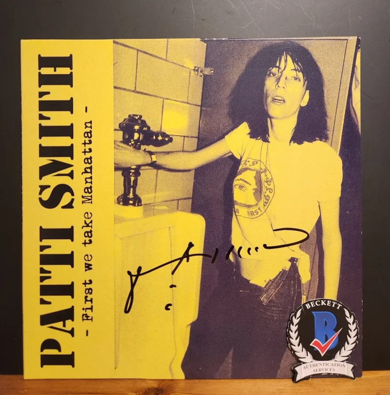 PATTI SMITH SIGNED VINYL FIRST WE TAKE MANHATTAN SINGER CBGB AUTHOR PAINTER BAS