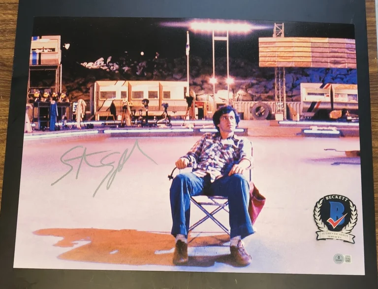 STEVEN SPIELBERG SIGNED 16X20 PHOTO CLOSE ENCOUNTERS OF A 3RD KIND BAS LOA COA