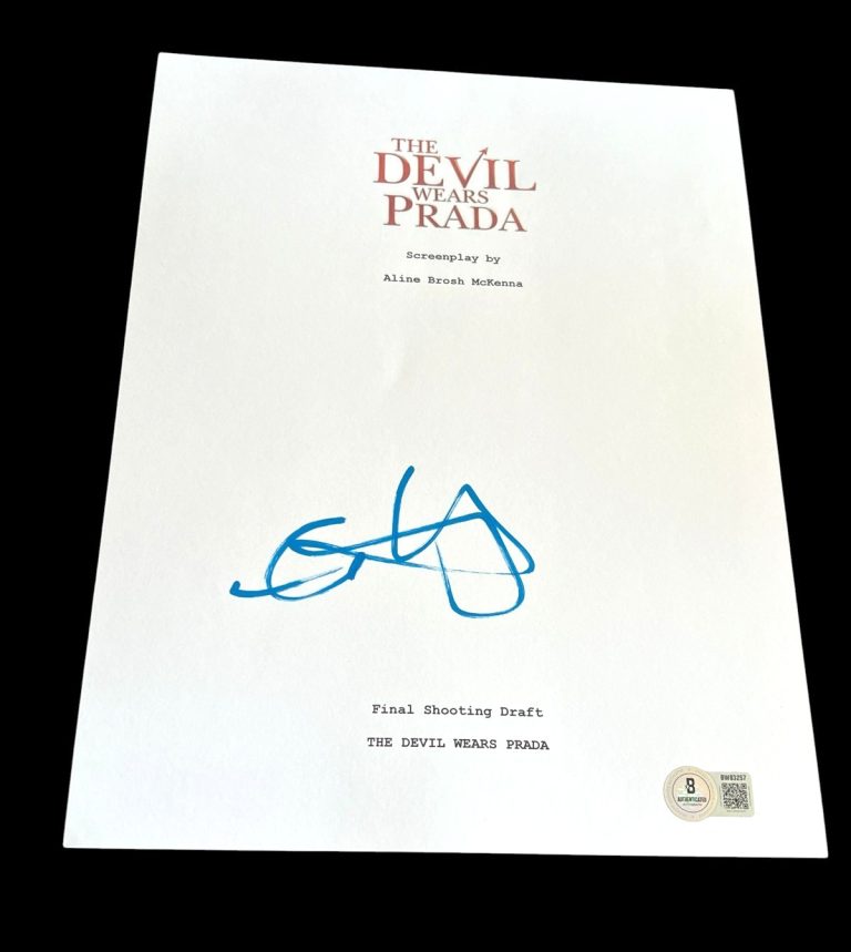 ANNE HATHAWAY SIGNED AUTOGRAPH MOVIE SCRIPT DEVIL WEARS PRADA BECKETT BAS PROOF