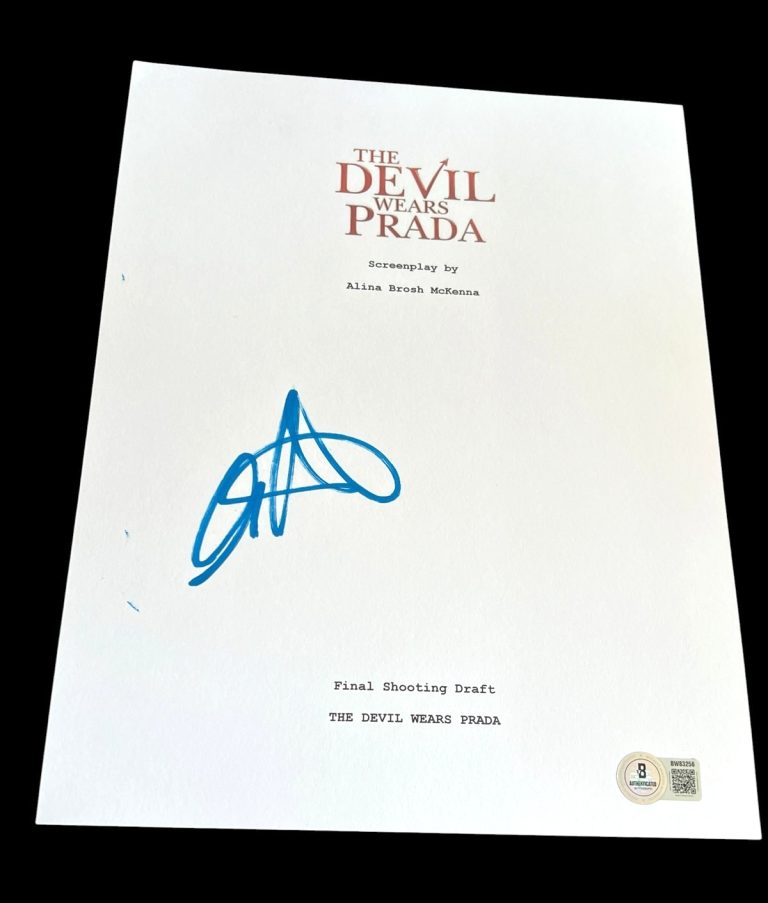 ANNE HATHAWAY SIGNED AUTOGRAPH MOVIE SCRIPT DEVIL WEARS PRADA BECKETT BAS PROOF