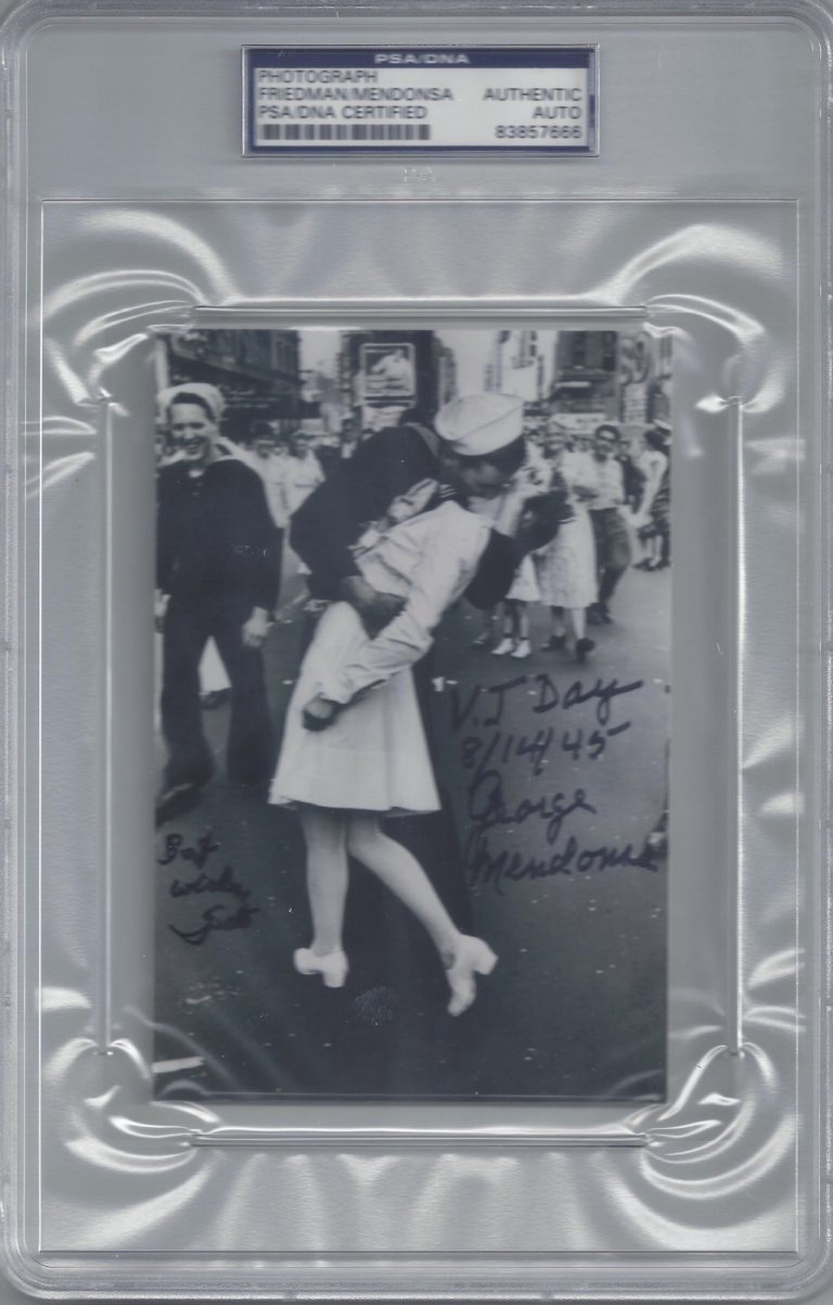 George Mendonsa Greta Friedman Signed 4x6 V-J Day Kissing Sailor PSA DNA
