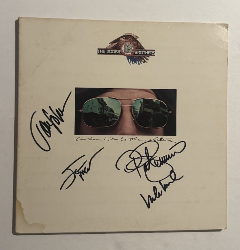 THE DOOBIE BROTHERS SIGNED VINYL RECORD AUTOGRAPHED MICHAEL MCDONALD +3 COA