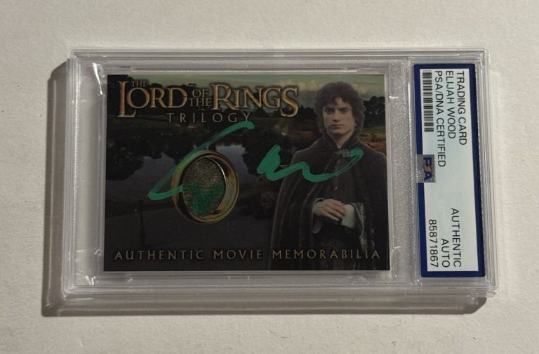 ELIJAH WOOD SIGNED AUTO 2004 TOPPS CHROME FRODO ELVEN TUNIC RELIC PATCH PSA