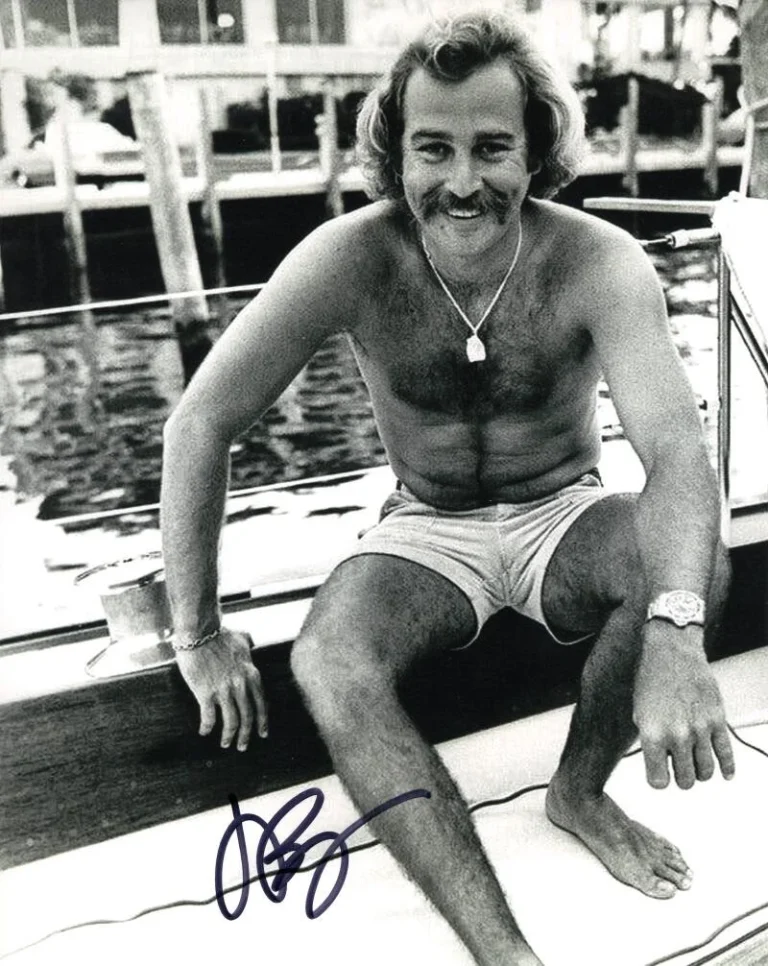 Jimmy Buffett Signed Autograph 8x10 Photo - Margaritaville Icon Beckett COA