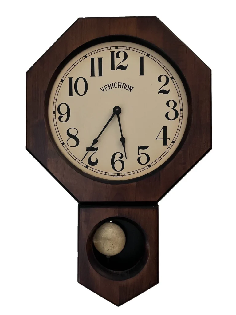 Verichron Quartz Westminister Chime Clock Battery Operated 21.25”x13.75”