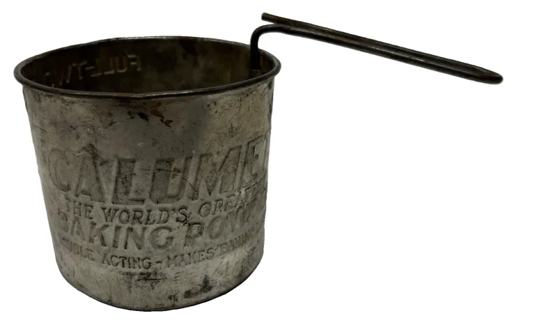 Vintage 2 Cup Calumet Baking Powder Flower Sifter Hand Crank Kitchen Utensil