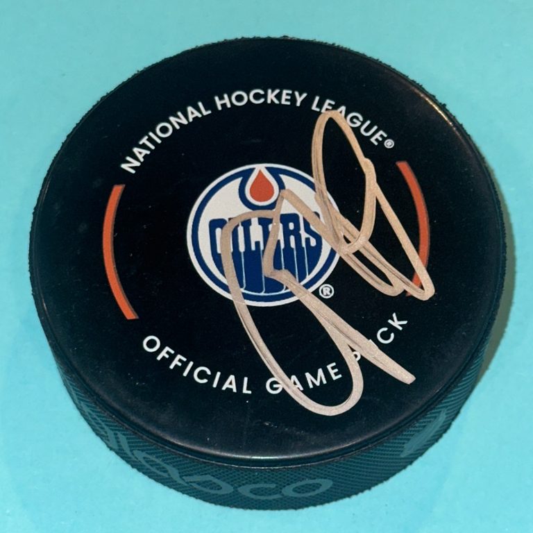 CONNOR McDAVID Signed Edmonton OILERS Official GAME Puck Beckett BAS LOA
