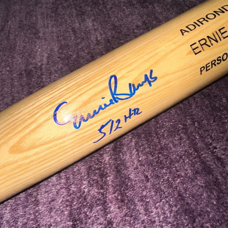 ERNIE BANKS (Chicago Cubs) Signed BAT Beckett (BAS) with 512 HR Inscription