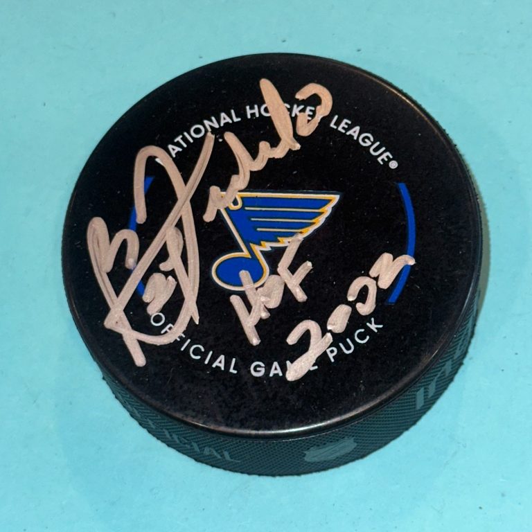 BERNIE FEDERKO Signed St. Louis BLUES Official GAME Puck Beckett (BAS) w/ HOF