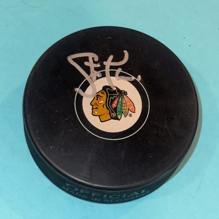 STEVE LARMER Signed BLACKHAWKS Puck Beckett (BAS)