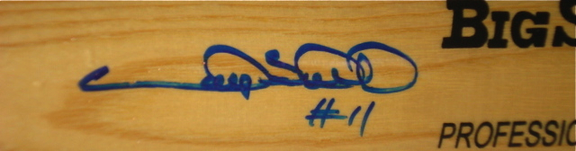 GARY SHEFFIELD AUTOGRAPHED BAT (500 HR CLUB) W/ PROOF!