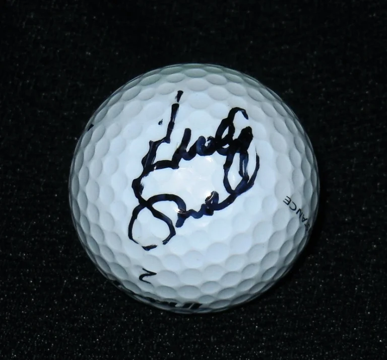 BRANDT SNEDEKER AUTOGRAPHED GOLF BALL (PGA) W/ PROOF!