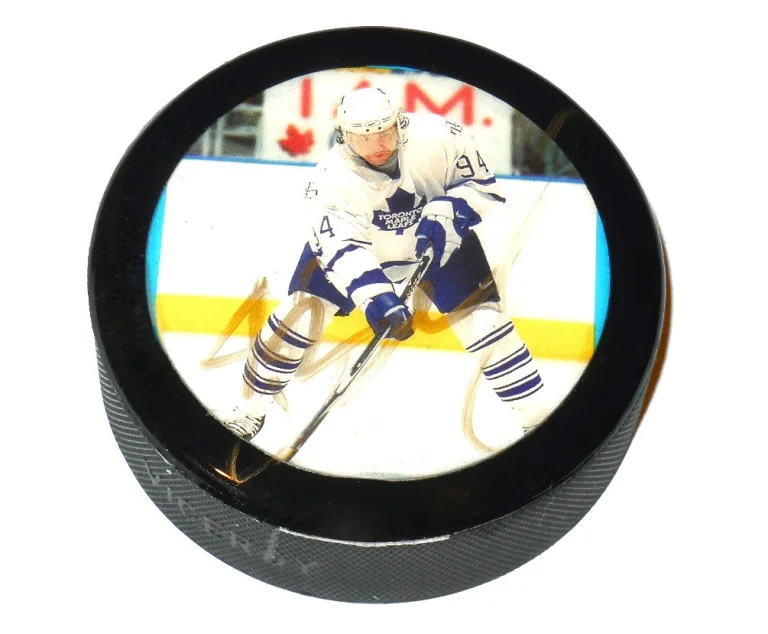 SERGEI BEREZIN AUTOGRAPHED HOCKEY PUCK (TORONTO MAPLE LEAFS)