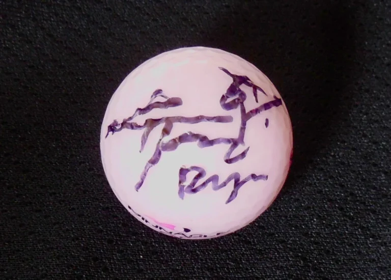 SO YEON RYU AUTOGRAPHED PINK GOLF BALL (LPGA) W/ PROOF!