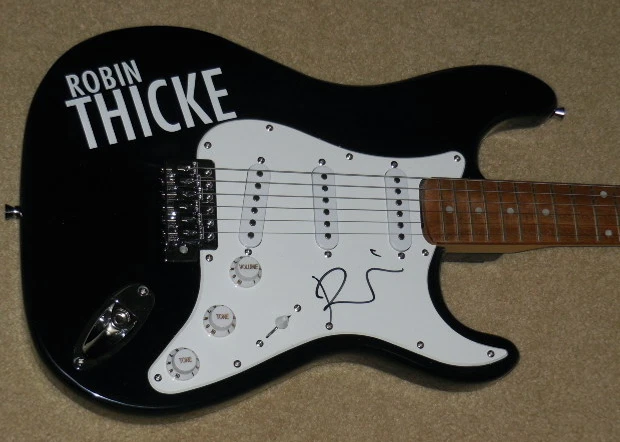 ROBIN THICKE AUTOGRAPHED ELECTRIC GUITAR (BLURRED LINES) W/ PROOF!