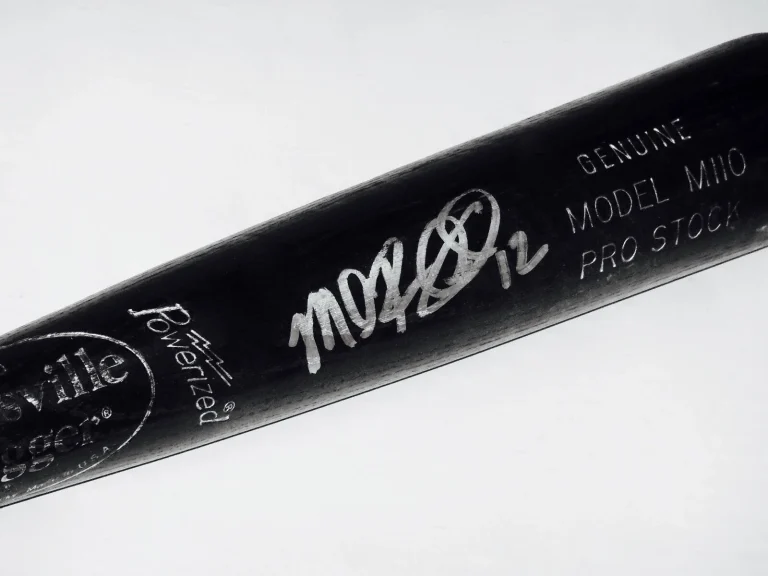 MARK REYNOLDS AUTOGRAPHED BAT (COLORADO ROCKIES) - Spring Training Used Bat!