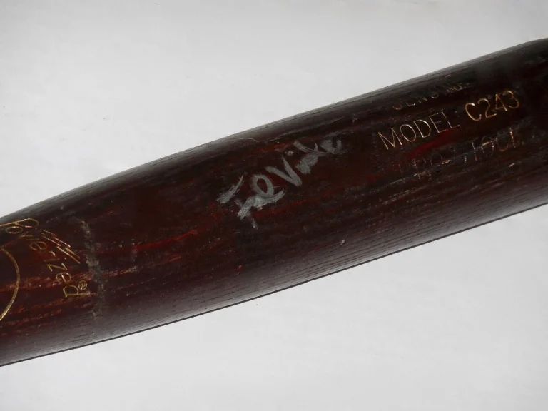 FRANK VIOLA AUTOGRAPHED BAT (MINNESOTA TWINS) - Spring Training Used Bat!