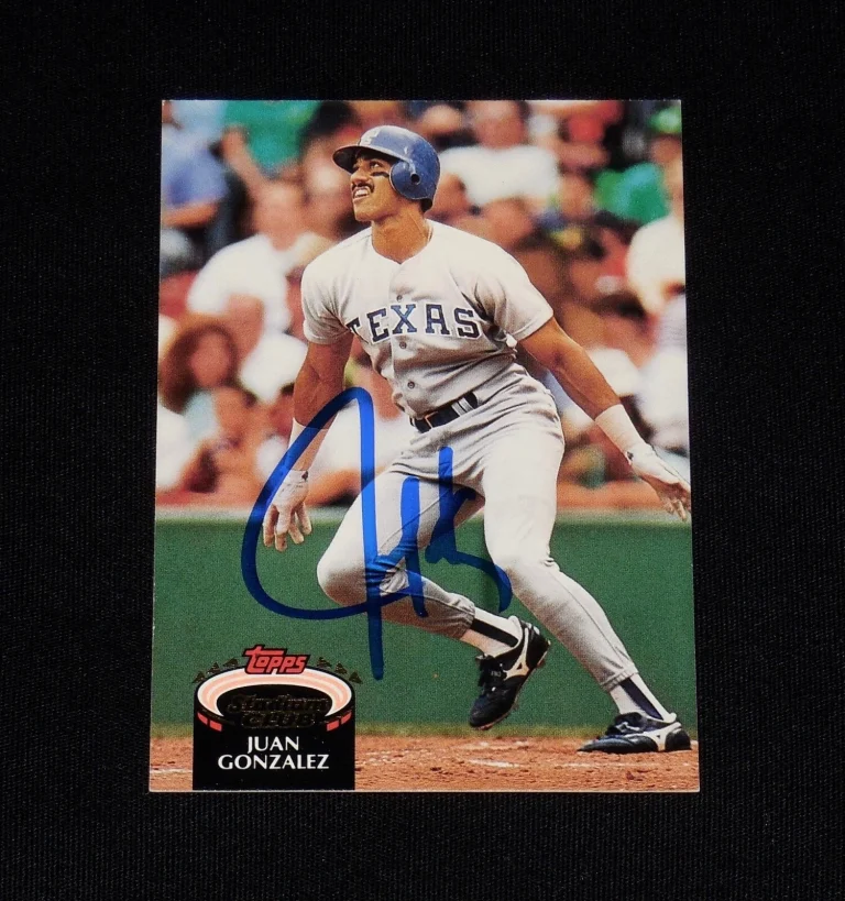 JUAN GONZALEZ 1992 STADIUM CLUB AUTOGRAPHED BASEBALL CARD (TEXAS RANGERS)