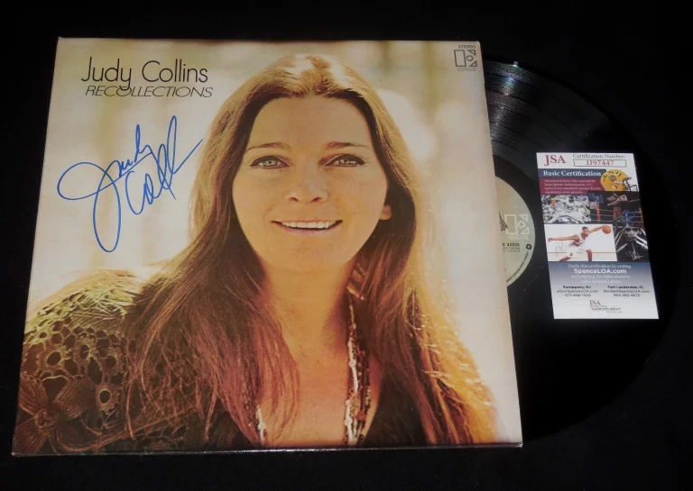 JUDY COLLINS AUTOGRAPHED RECORD ALBUM (RECOLLECTIONS) - JSA COA!