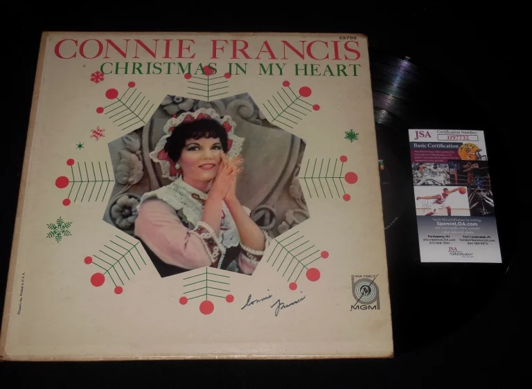 CONNIE FRANCIS AUTOGRAPHED RECORD ALBUM (CHRISTMAS IN MY HEART) - JSA COA!