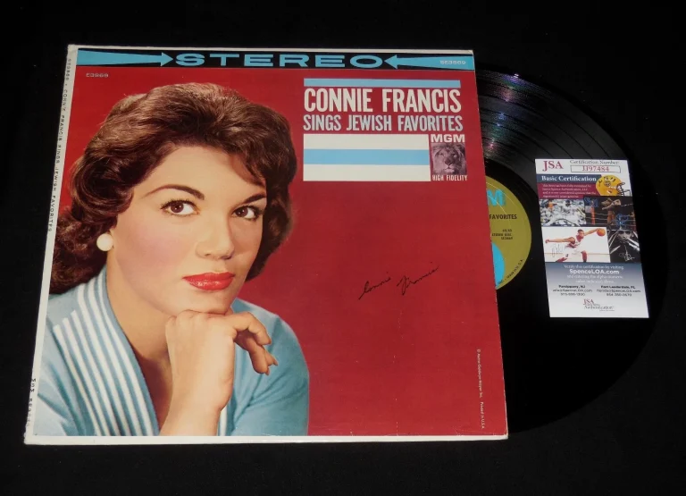 CONNIE FRANCIS AUTOGRAPHED VINYL RECORD ALBUM (SINGS JEWISH FAVORITES) - JSA COA