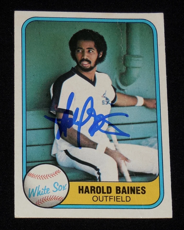 HAROLD BAINES AUTOGRAPHED 1981 FLEER ROOKIE BASEBALL CARD (CHICAGO WHITE SOX)
