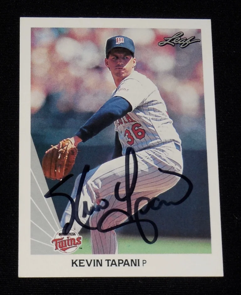 KEVIN TAPANI AUTOGRAPHED 1990 LEAF BASEBALL CARD (MINNESOTA TWINS)