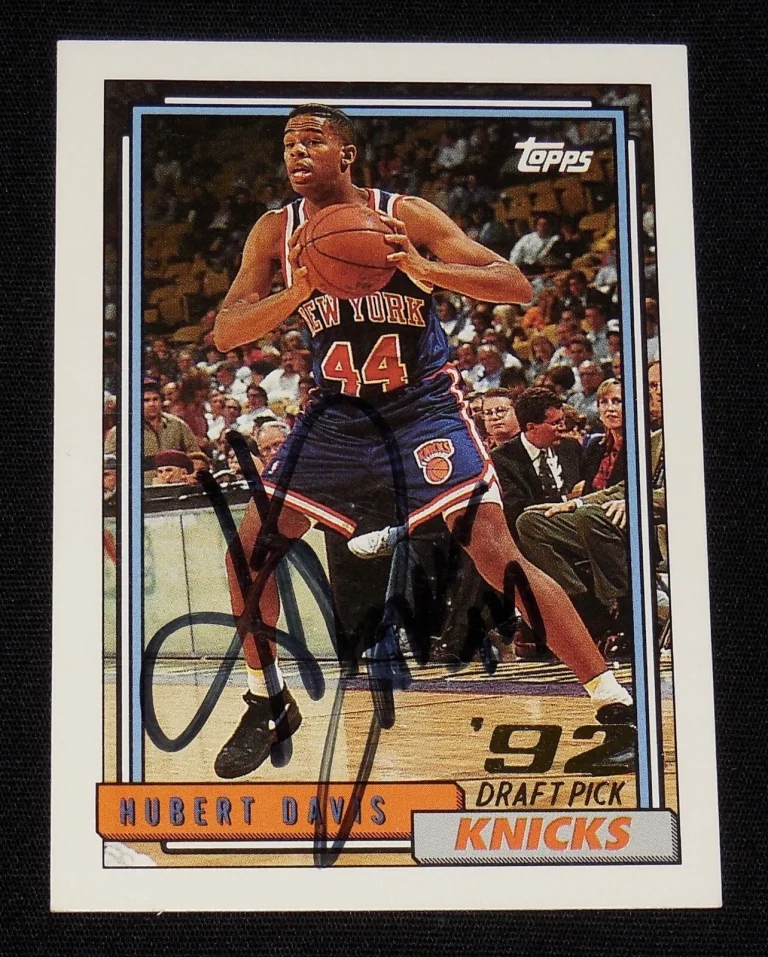 HUBERT DAVIS AUTOGRAPHED 1992-1993 TOPPS ROOKIE BASKETBALL CARD (KNICKS)
